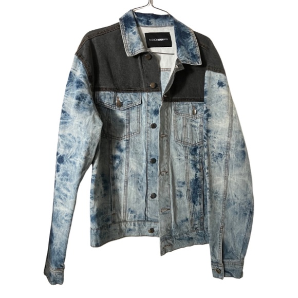 Light Wash Denim Jacket - Stylish Denim Outerwear for All Seasons - Picture 1 of 2